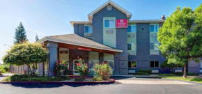 Гостиница SureStay Plus Hotel by Best Western Redding  Реддинг